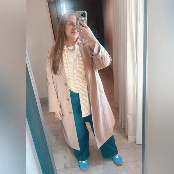 Meet Your Posher! - Picture 3 of 3